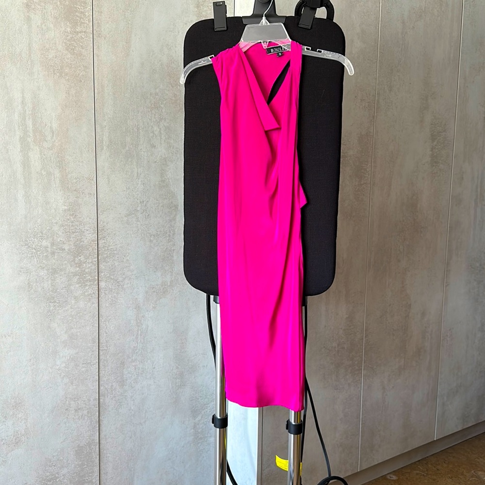 BOULEE 100% Silk Fuchsia Open Back Buckle DRESS Size 0